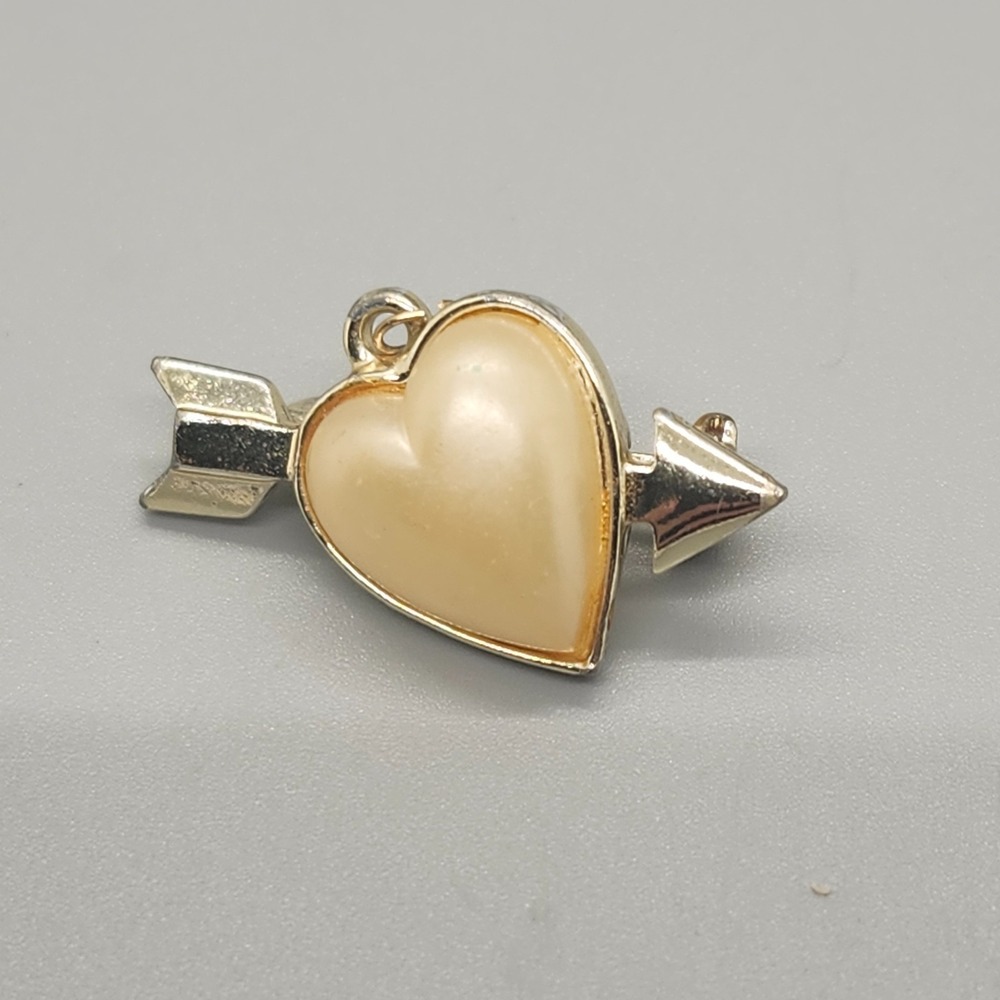 Vintage Gold tone Faux pearl scatter pin heart with arrow Brooch 1"